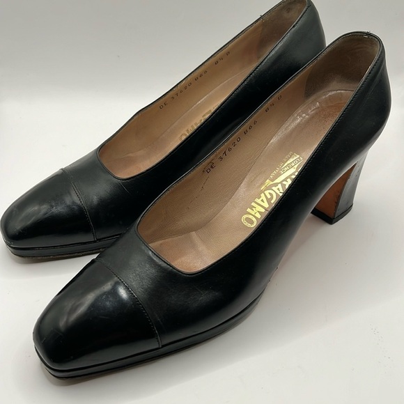 EUC Salvatore Farragamo Black Leather Heels Size 8.5 Made in Florence Italy - Picture 1 of 7